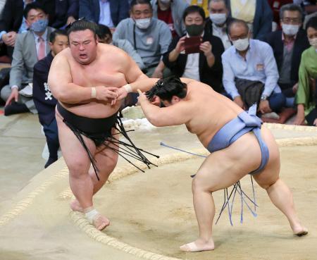 両大関敗れ、正代は黒星先行豊昇龍が勝ち越し、御嶽海５敗