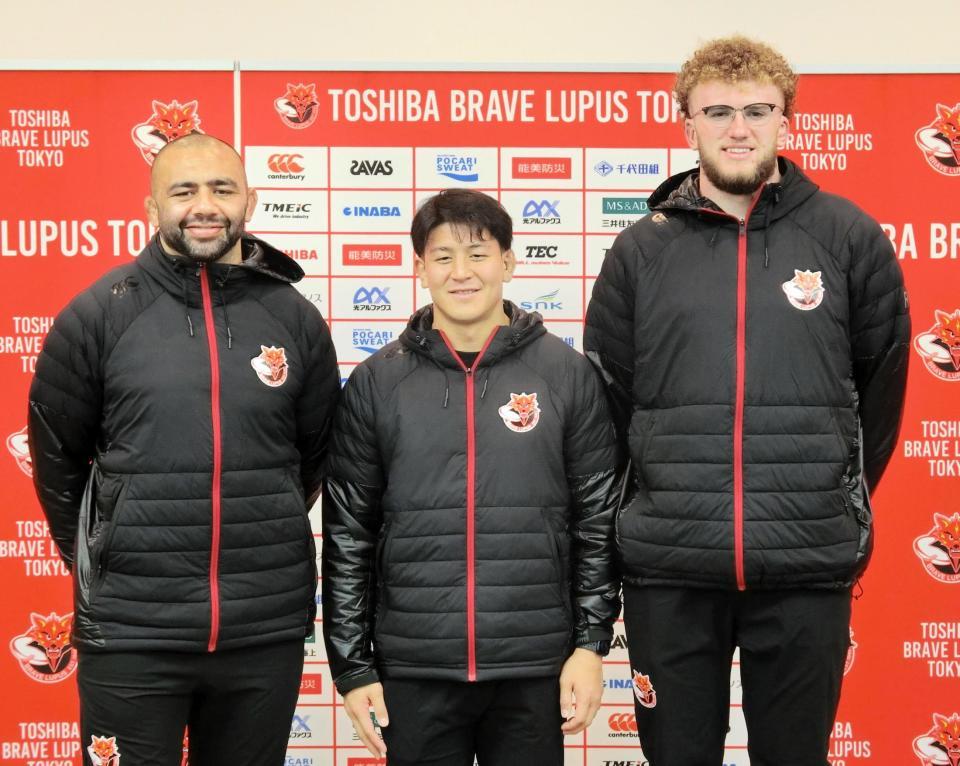 　ＢＬ東京の定例会見に出席した（左から）リーチ・マイケル、中尾隼太、ワーナー・ディアンズ