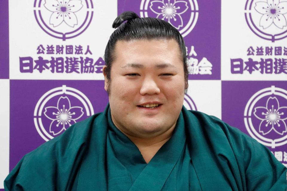 　現役引退し、オンラインで記者会見する豊山（日本相撲協会提供）