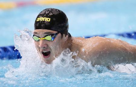 　男子４００メートル個人メドレー決勝　４分１０秒１４で優勝した瀬戸大也のバタフライ＝東京辰巳国際水泳場