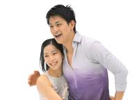 　優勝した三浦璃来（左）と木原龍一