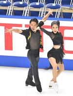 　本番に向け調整する村元哉中、高橋大輔組（撮影・高部洋祐）