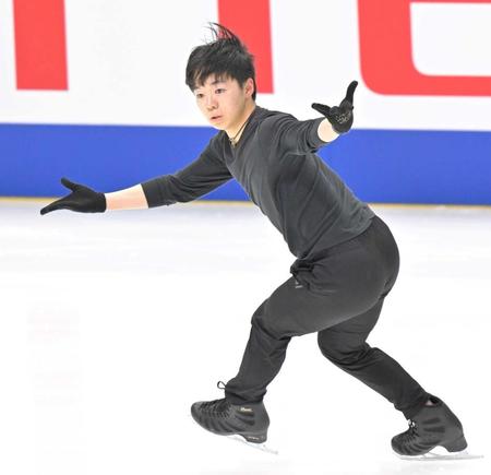 　本番に向け調整する鍵山優真（撮影・高部洋祐）