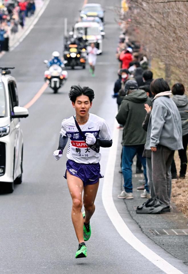 　５区で力走する駒大の山川（代表撮影）