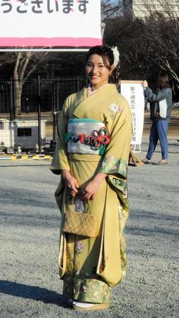 　振り袖姿の松田詩野