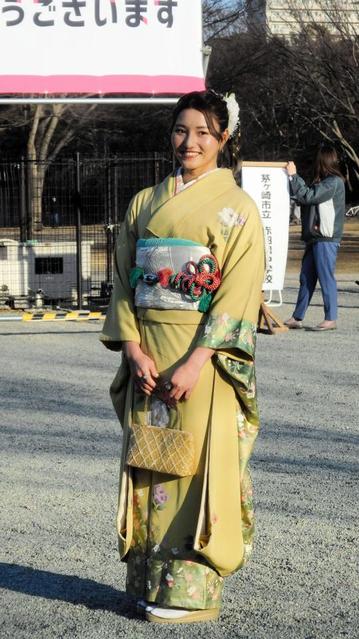 サーフィン・松田詩野「金」意識の黄色振り袖姿で２０歳の誓い「去年の自分を超える」