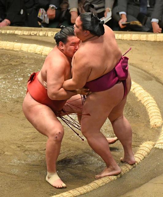 【写真】３日目の貴景勝　口元から流れ落ちる赤いライン　胸にも血がべったり