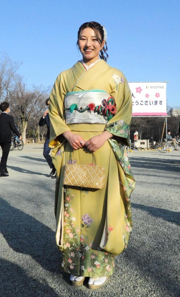 　振り袖姿の松田詩野