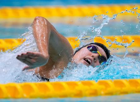 　女子４００メートル自由形決勝　４分１２秒６５で優勝した小堀倭加＝東京辰巳国際水泳場