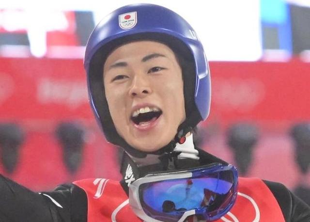 小林陵侑は２戦連続表彰台の３位　１本目１１位からヒルサイズ越えビッグジャンプで逆転