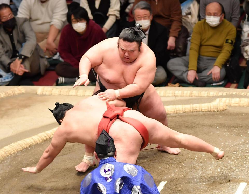 大関貴景勝と琴勝峰が3敗トップで千秋楽へ 阿武咲は痛恨4敗目