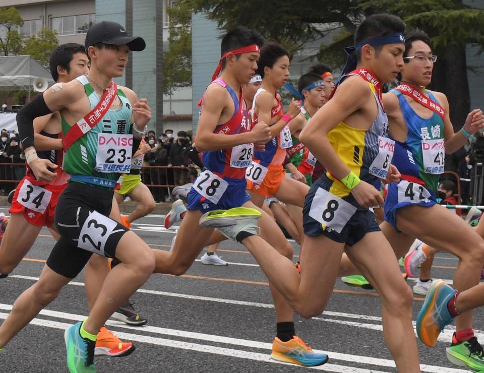 　スタートする兵庫１区の長嶋幸宝（中央）＝撮影・北村雅宏