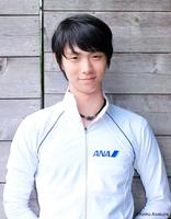 羽生結弦さんの自著伝の通常裏表紙（提供写真）