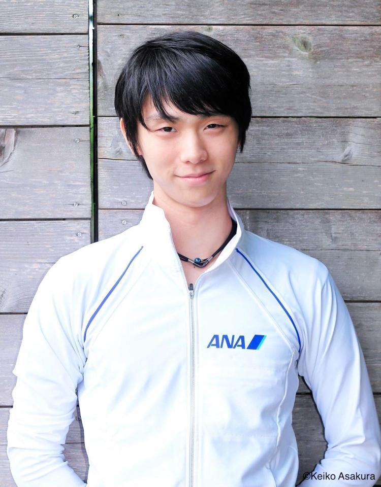 羽生結弦さんの自著伝の通常裏表紙（提供写真）