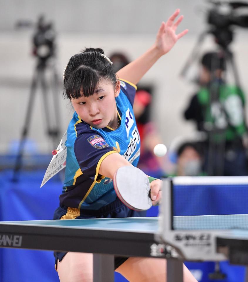 　女子シングルス６回戦進出を決めた張本美和（撮影・開出牧）