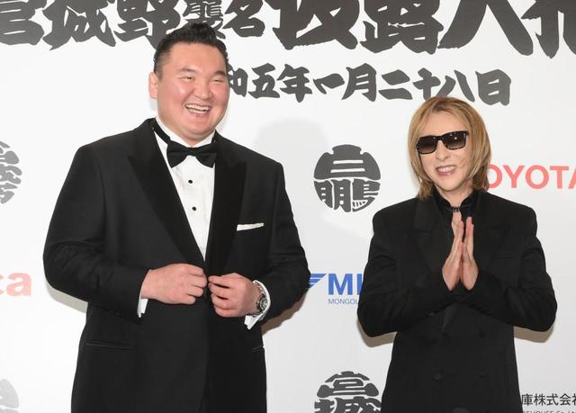 元白鵬、宮城野親方 断髪式出席のＹＯＳＨＩＫＩとは何度も飲み比べ