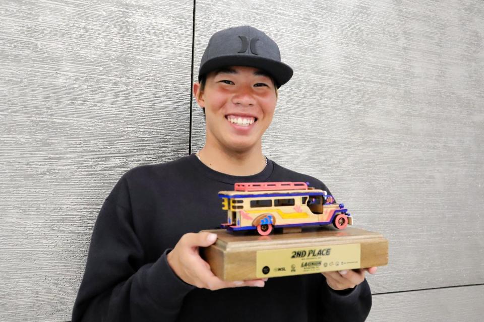 成田空港で取材に応じた岩見