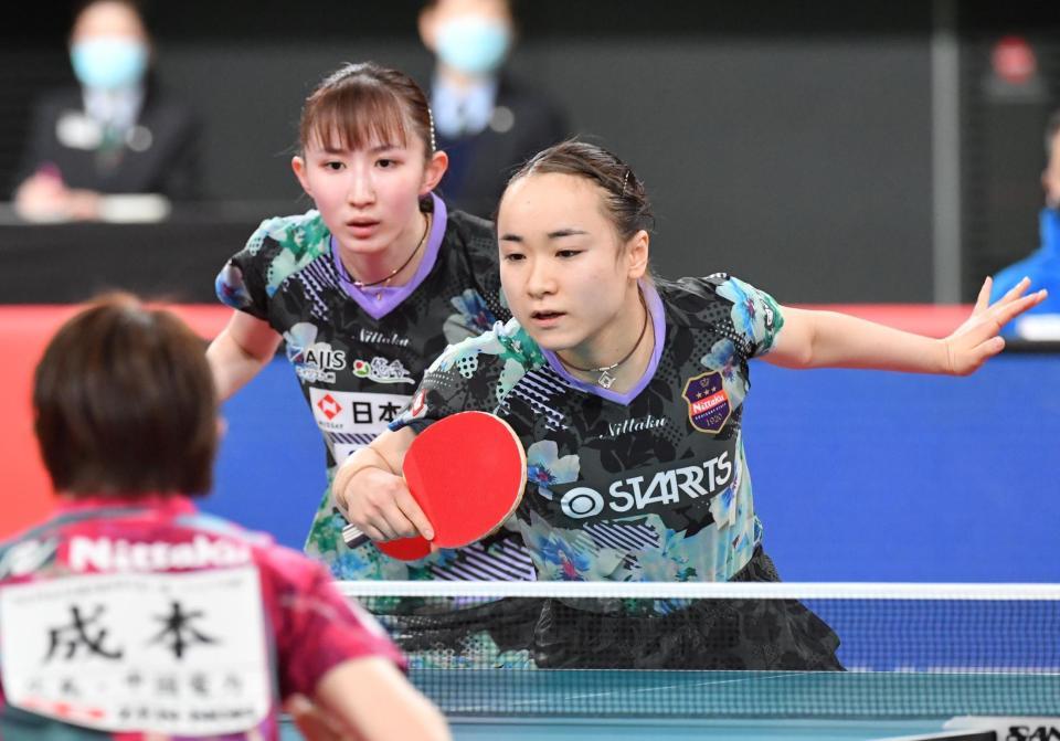 　女子ダブルスで５連覇を達成した伊藤美誠（右）＆早田ひなペア（撮影・佐々木彰尚）