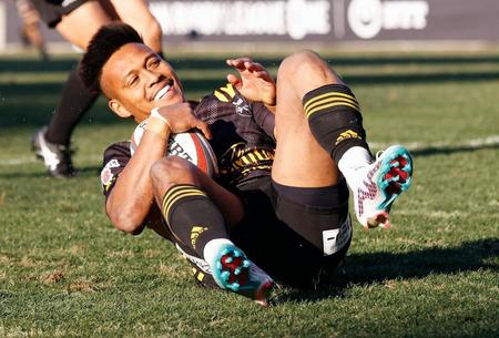 　後半、トライを決め笑顔の東京ＳＧ・松島