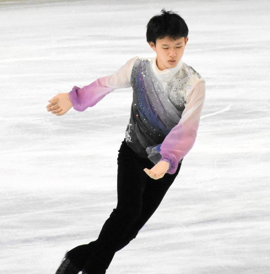 　演技する周藤集