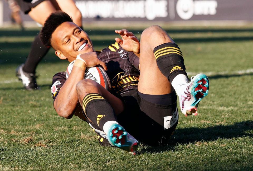 　後半、トライを決め笑顔の東京ＳＧ・松島