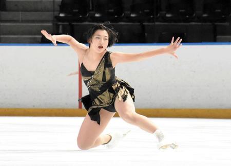 　演技する坂本花織