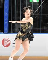 　演技する坂本花織