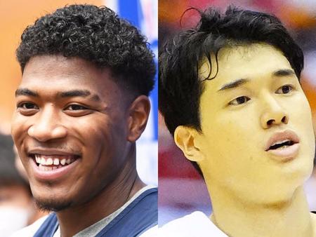 　八村塁（左）と渡辺雄太