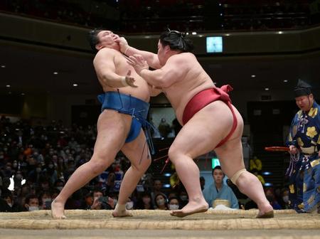 　つきだしで豊昇龍を下した大栄翔（代表撮影）　
