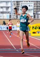 　２時間７分４７秒でゴールする青山学院大の横田俊吾