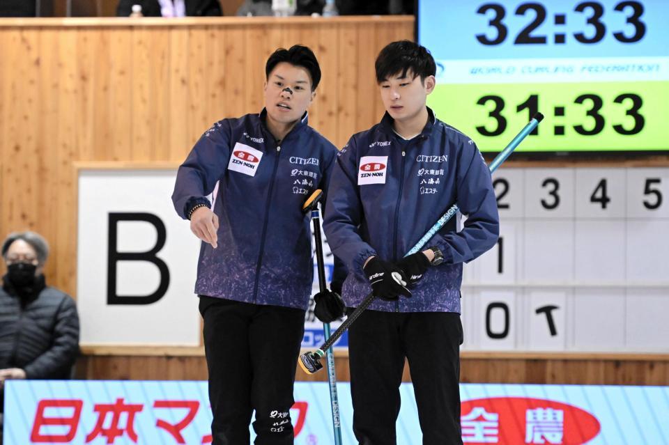 　決勝でプレーする（左から）山口剛史、柳沢李空（Ｃ）ＪＣＡ　ＩＤＥ