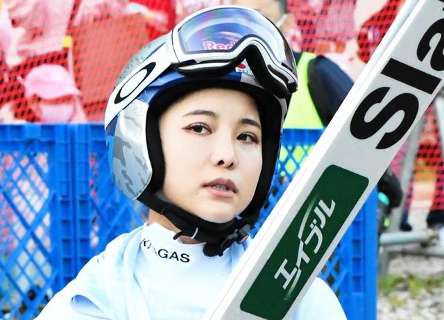 高梨沙羅「こんなに気持ちがたかぶったのは初めてかも」日本女子初の表彰台独占に喜び