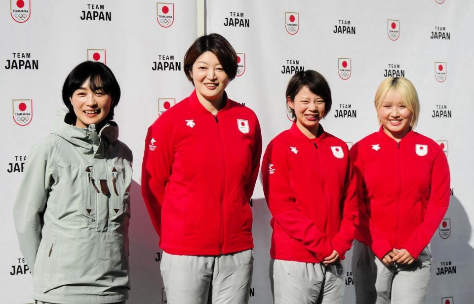 　北京五輪開幕１周年記念イベントに登場した（左から）上村愛子さん、久保英恵さん、高木菜那さん、樋口新葉