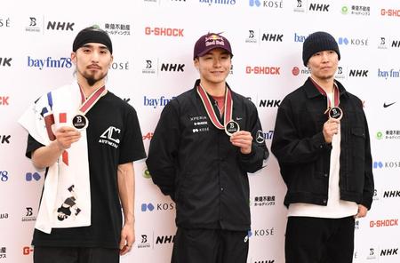 　（左から）２位のＳＨＡＤＥ、３連覇を果たしたＳＨＩＧＥＫＩＸ、３位のＮＯＲＩ（撮影・園田高夫）