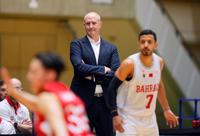 　バーレーン戦で試合を見守るホーバス監督