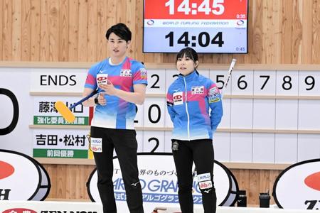 　３位決定戦に臨む（左から）松村雄太、吉田夕梨花©JCA IDE