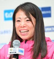 　記者会見では笑顔を見せる松田瑞生（撮影・堀内翔）