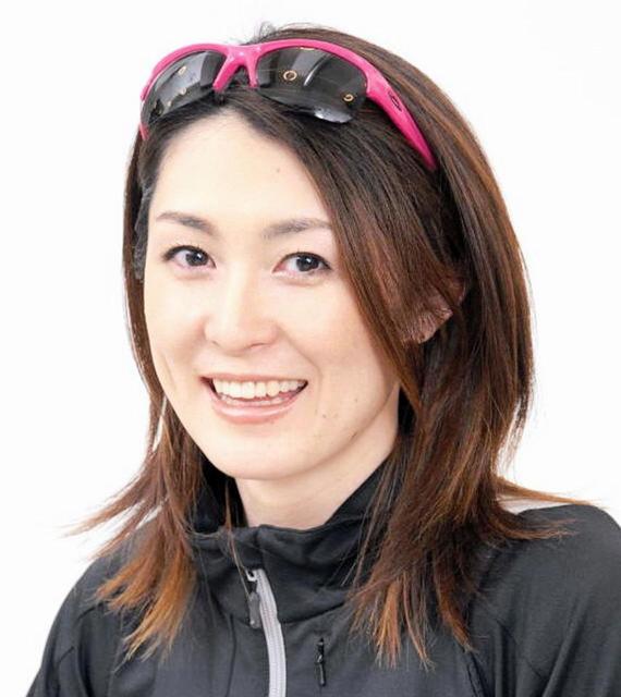 「かおる姫相変わらずキレイ」元ビーチバレー選手、菅山かおるさんの近影に反響　竹内佳江さんを「サプライズケーキ」でお祝い