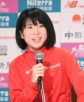 　名古屋ウィメンズマラソンを前に会見する鈴木亜由子