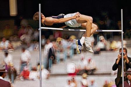 　６８年メキシコ五輪走り高跳びで「背面跳び」で金メダルを獲得したフォスベリーさん