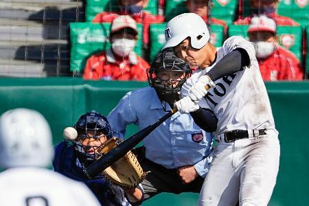 　東邦-鳥取城北　４回表東邦無死満塁、南出が右前に適時打を放つ。捕手河西＝甲子園