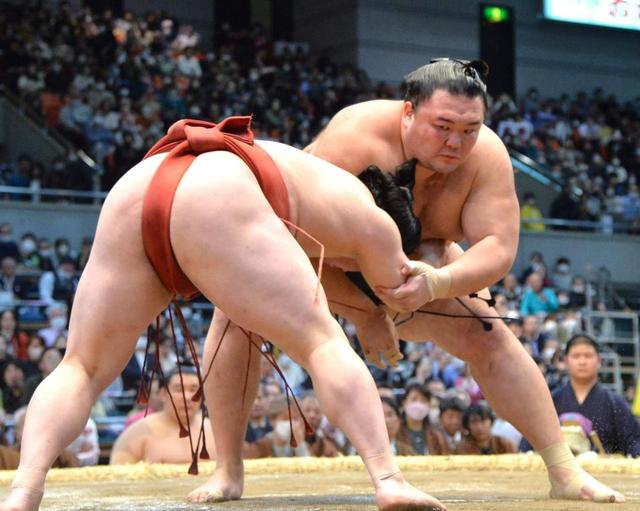 朝乃山が９勝目　優勝争いへ「星勘定は気にせず、楽しんで相撲を」　逸ノ城と１敗でトップ