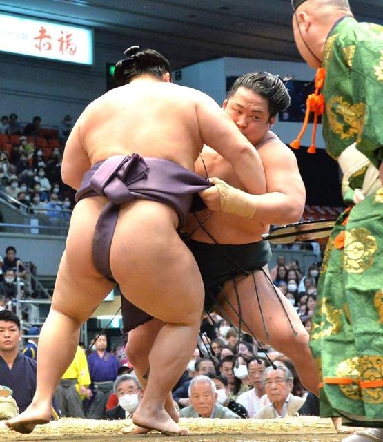 幕内最小兵の翠富士が無傷の１０連勝　１１年ぶりの割り出しで翔猿撃破　１敗で追走の大栄翔は敗れる