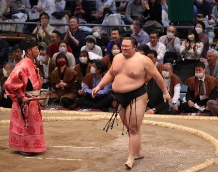 　１敗を守った朝乃山（撮影・坂部計介）