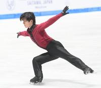 　練習用のリンクで着氷に成功する宇野昌磨（撮影・堀内翔）