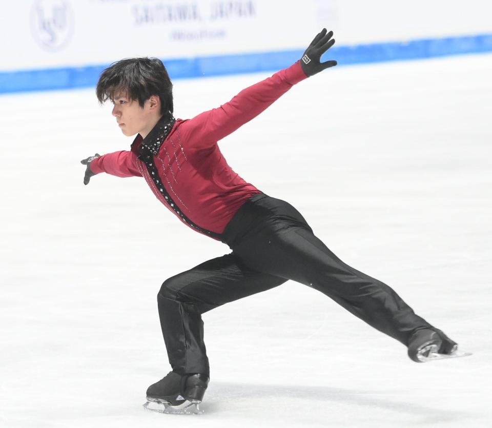 　練習用のリンクで着氷に成功する宇野昌磨（撮影・堀内翔）