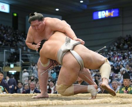 元関脇逸ノ城が十両優勝　三段目は東俊隆が制す