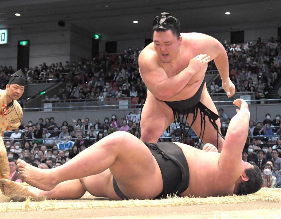 　落合を豪快に投げ捨てた朝乃山