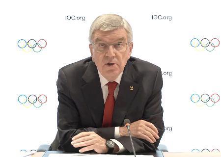 　ＩＯＣの理事会を終え、オンラインで記者会見するバッハ会長＝３０日（共同）