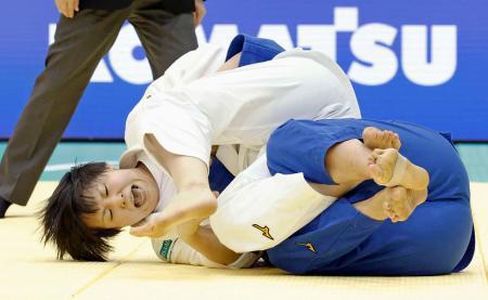 　女子７８キロ級決勝　泉真生（右）を破り優勝した高山莉加＝福岡国際センター